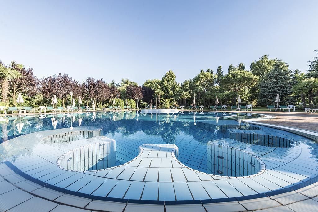 Hotel Des Bains Terme Монтегрото Терме Екстериор снимка